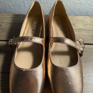 NWOT leather Rose Gold Flats with square toe